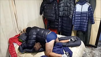 Играть Дрочка и камшот с моим пуховиком