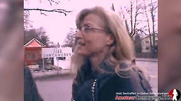 Oynat Milf aldı, sikti ve çiğ yumurtayla ovuşturdu