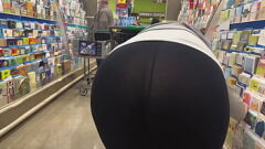 Putar wanita gemuk milf di tembus wedgie di walmart