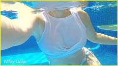 play Nasse und wilde MILF in der Öffentlichkeit: Hotel-Pool-Abenteuer mit großen Titten