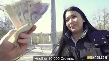 play Drăgălașa brunetă Alina Crystall este futută pe stradă
