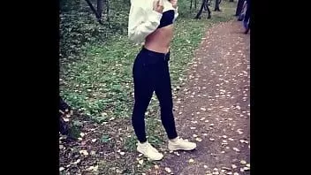 play Una passeggiata nel parco si è conclusa con una boccata di sborra