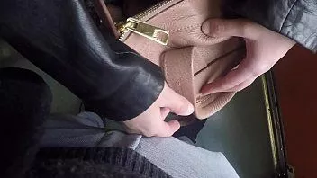 播放 饥渴的已婚膨出观察者摩洛伊斯兰解放阵线在地铁上触摸我的阴茎！