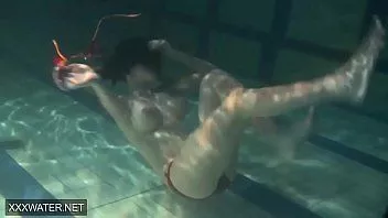 play Super hot sister anna siskina with big tits in the swimming pool