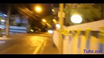 播放 邀请完美得到粉红色的洞钻