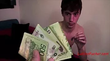 Redare Latino a fost de acord să trateze gay pentru bani, dar doare