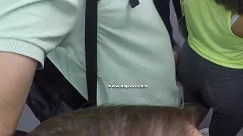 play ¡Chico moler su polla en el culo de una mujer que va a trabajar en tren público y a ella le gustó!