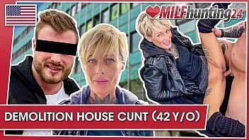 play ¡Milf hunter conoce a la flaca milf vicky hundt en un antiguo edificio de oficinas y se folla a su necesitado coño! ¡Me follé a esta milf de milfhunting24.com!
