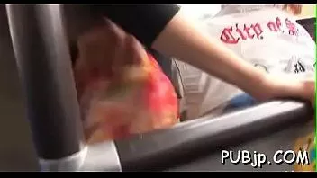 播放 她叫什么名字或视频的名字？