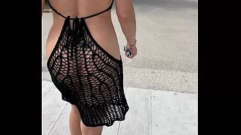 Abspielen Nackt unter meinen transparenten Outfits angeben
