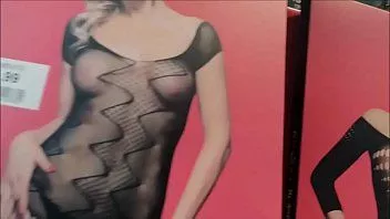 Putar Ibumu mengizinkanmu menonton pakaian seksi sambil masturbasi di toko: apakah kamu ingin menikmatinya nak?