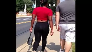 Riproduci Candid black girl big ass in tight black spandex
