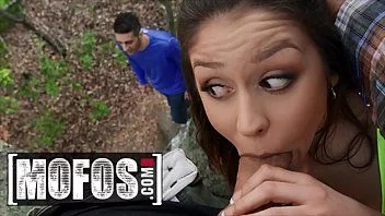 Riproduci Punto di vista che succhia il cazzo con (catalina ossa) all'aperto - mofos