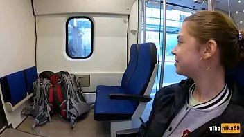 Riproduci Vero pompino pubblico sul treno, puoi chattare con me qui- bit.ly/3fzt7gs