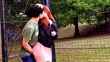 Riproduci Gola profonda e sesso violento nel parco con il mio compagno di scuola