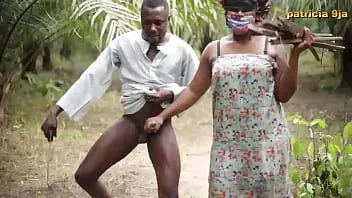 play নরম ধরনের fucky ছিল একটি কুকুর শৈলী fucked সঙ্গে আবলুস নিটোল মহিলার ঝোপের মধ্যে