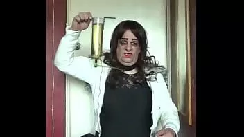 Redare Sunt pregătit să fiu umilit în public în timp ce oamenii mă privesc înghițind