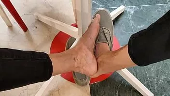 Putar Shoeplay dan bergelantungan dengan sepatu usang