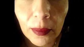 play Deusa do sexo persa mostrando seus peitos incríveis antes de sair para a boate.
