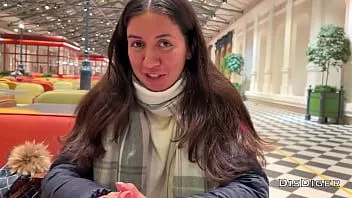 play Véritable casting porno dans les toilettes publiques d'un centre commercial