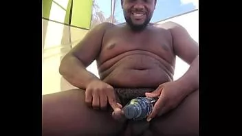 play Qualcuno fa ondate di sperma in spiaggia