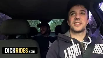 play Il bel pilota Jonas Matt accetta di dare un passaggio a Chiwi Black se gli fa fare un giro nel buco del culo