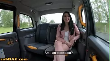 play Nena tetona en taxi follada y jizzed al aire libre en un lugar público