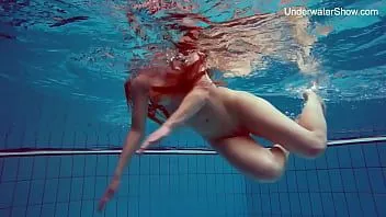 play Simonna is hot and horny in the public swimming pool