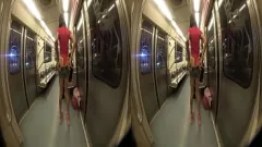play El culo de Skiny Shemale llama la atención en público, experiencia de realidad virtual