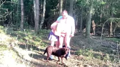 Oynat Sarışın Milf Woodsman'ın büyük horozunu halka çekiyor