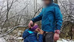 Riproduci Blowjob Wild River: Teen Brunette ingoia cum all'aperto