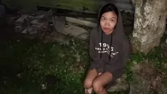play La ragazza asiatica rasata viene fottuta e trattata in modo ruvido in intenso incontro lesbico