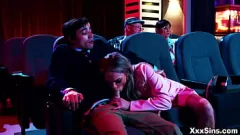 play Cinema Chaos: la coppia di adolescenti Athena Faris e Ricky spagnolo catturati a fare sesso pubblico di Syren Demer & Dick Chibbles