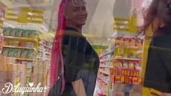 再生 レズビアンのいとこ」 - 市場で舐めている公共の猫
