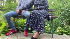 Putar Handjob milf cum-crazed di luar untuk kinky cuckold suam