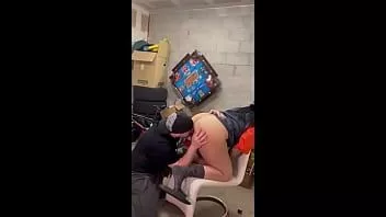 Jouer Je baise la femme de mon voisin et éjacule sur son visage pendant que son mari est au travail