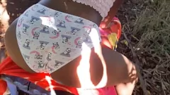 Reproducir Encontré una adolescente latina caliente con un gran culo y me encantaron sus bragas, follemos duro en público.