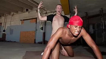 Play Thug hunter - jayden heart turning tricks in the hood