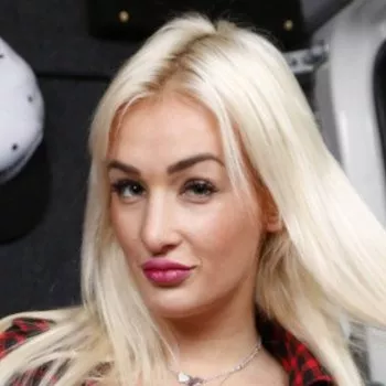 Порнозвезда Daisy Lee