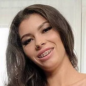 Pornstar Kris Owl