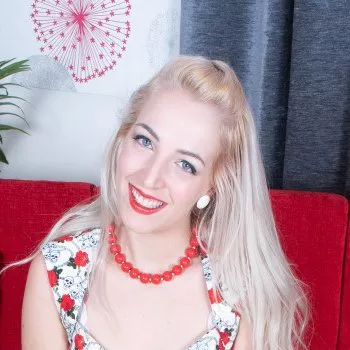 Порнозвезда Liz Rainbow