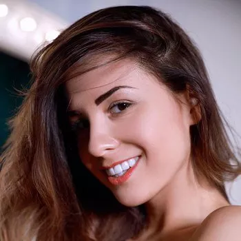 अभिनेता Alice Kelly